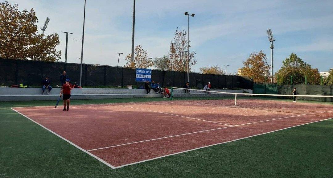 You are currently viewing Shpallen triumfuesit në turneun “Tennis Plus Open” në Durrës