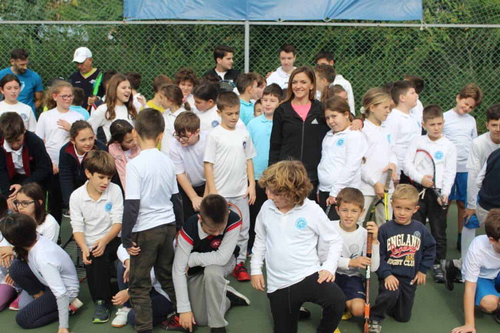 Kurs trajnimi me fëmijët në Qendrën Kombëtare të Tenisit. E ftuar e veçantë, Luiza Gega.