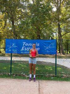 Read more about the article Gresi Bajri fituese e turneut “Tennis Europe U14” në Shkup të Maqedonise së Veriut
