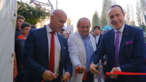 Read more about the article Inaugurohen fushat e para dhe të vetme të tenisit Indoor në Tiranë