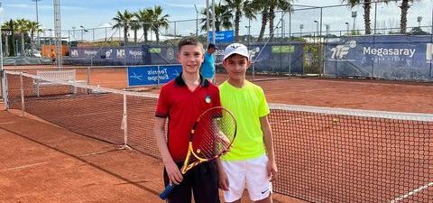 Read more about the article Alex Prifti dhe Emili Bilali fitojnë përballjet e para në “ITF/Tennis Europe Development Championships 2023 week 1”.