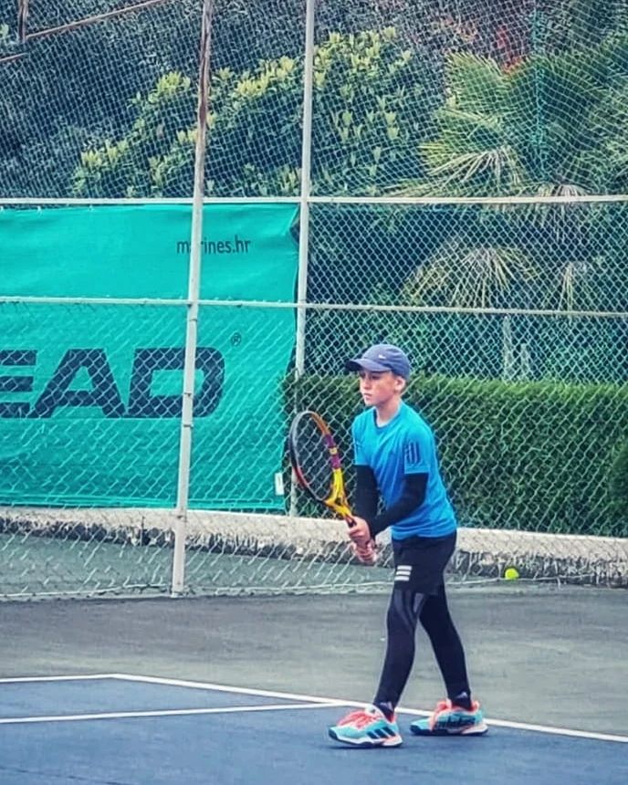You are currently viewing Ares Ferhati, në çerekfinale të turneut ndërkombëtar “Tirana Open – Tennis Europe Junior Tour”