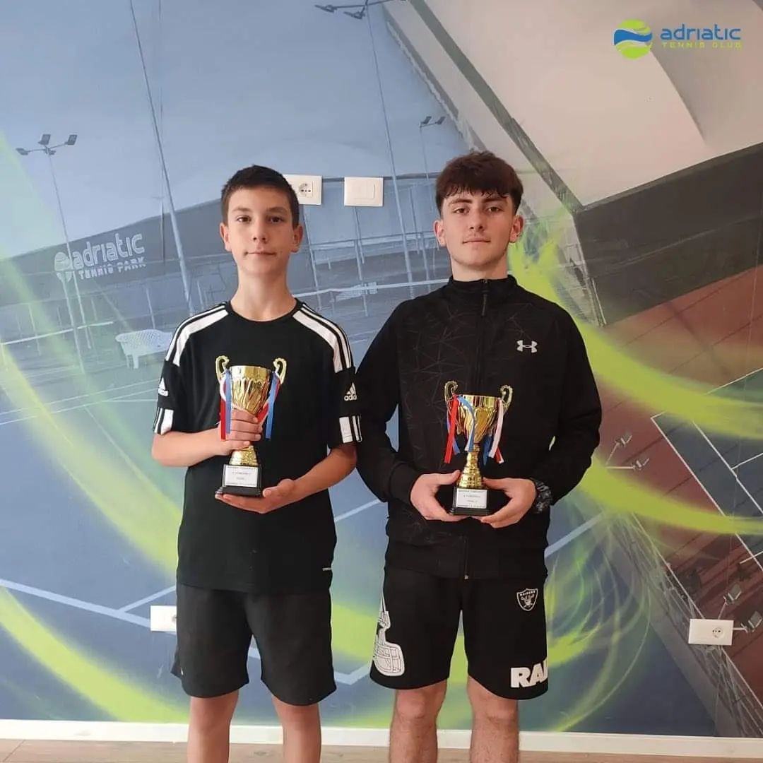You are currently viewing Shpërndahen trofetë për fituesit e “Adriatic Tennis Indoor” në Shkodër