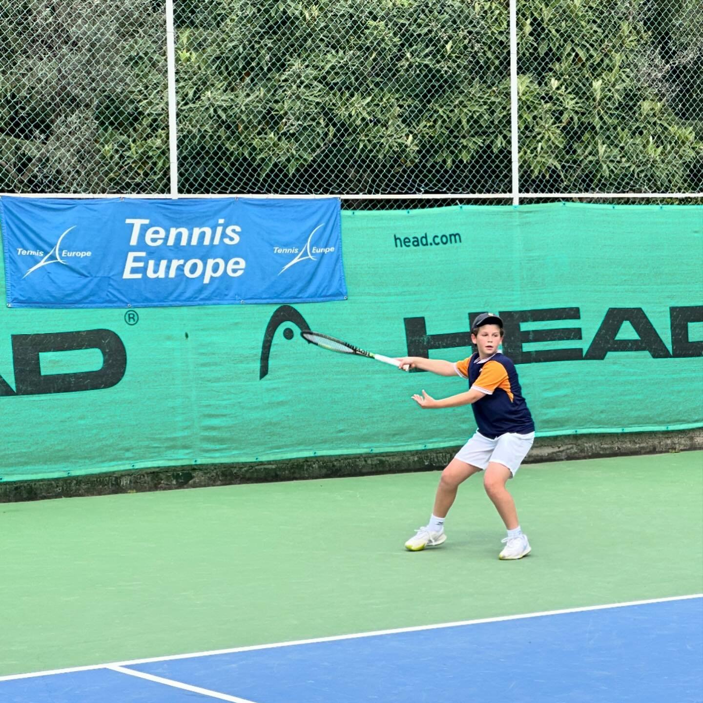 Martin Bushati fiton dy ndeshjet e para në Tirana Open – Tennis Europe Junior Tour – Category 2 – U12