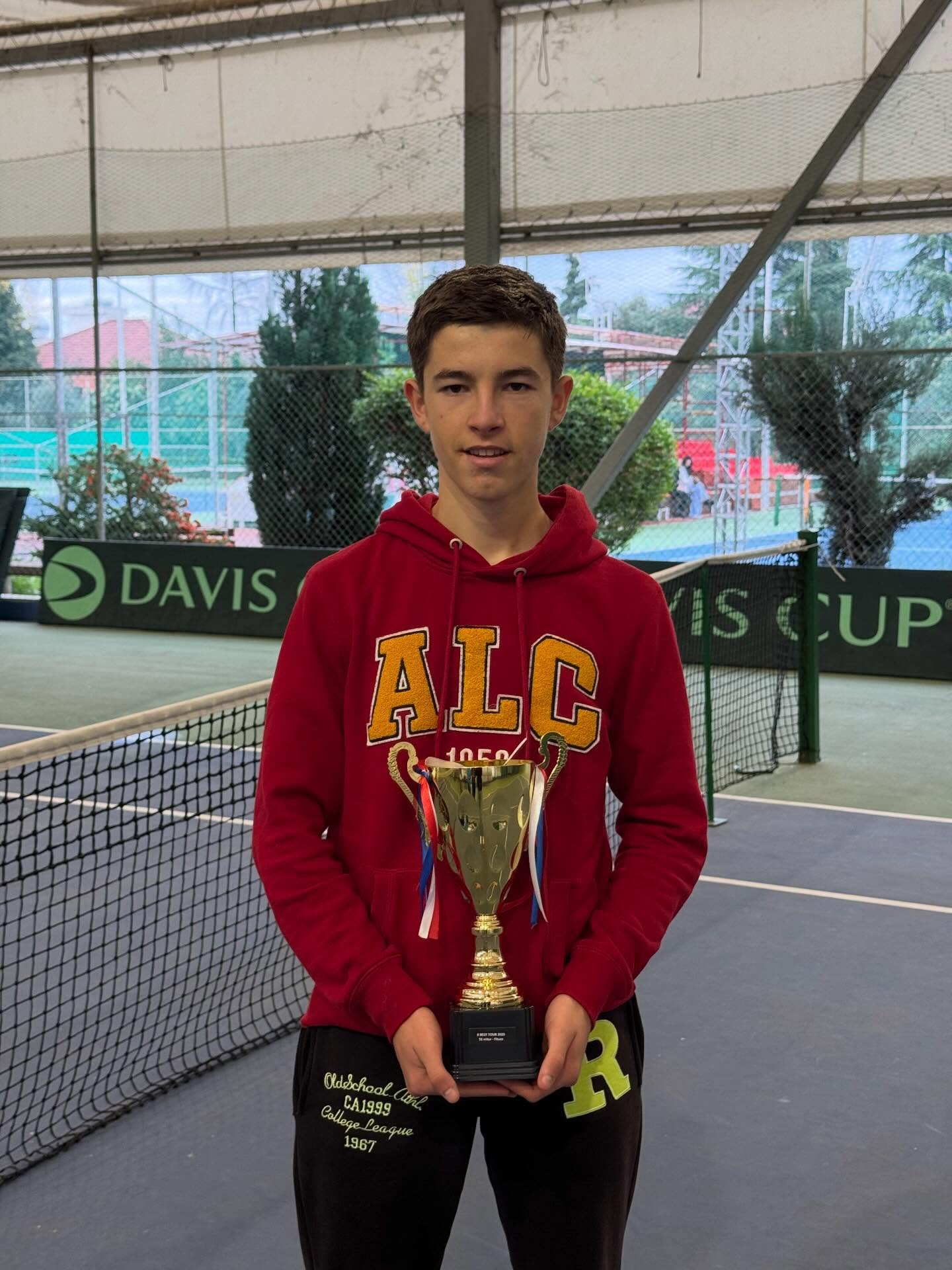 Denis Gaba shpallet fitues i turneut “8 BEST Tournament 2025” për të rritur